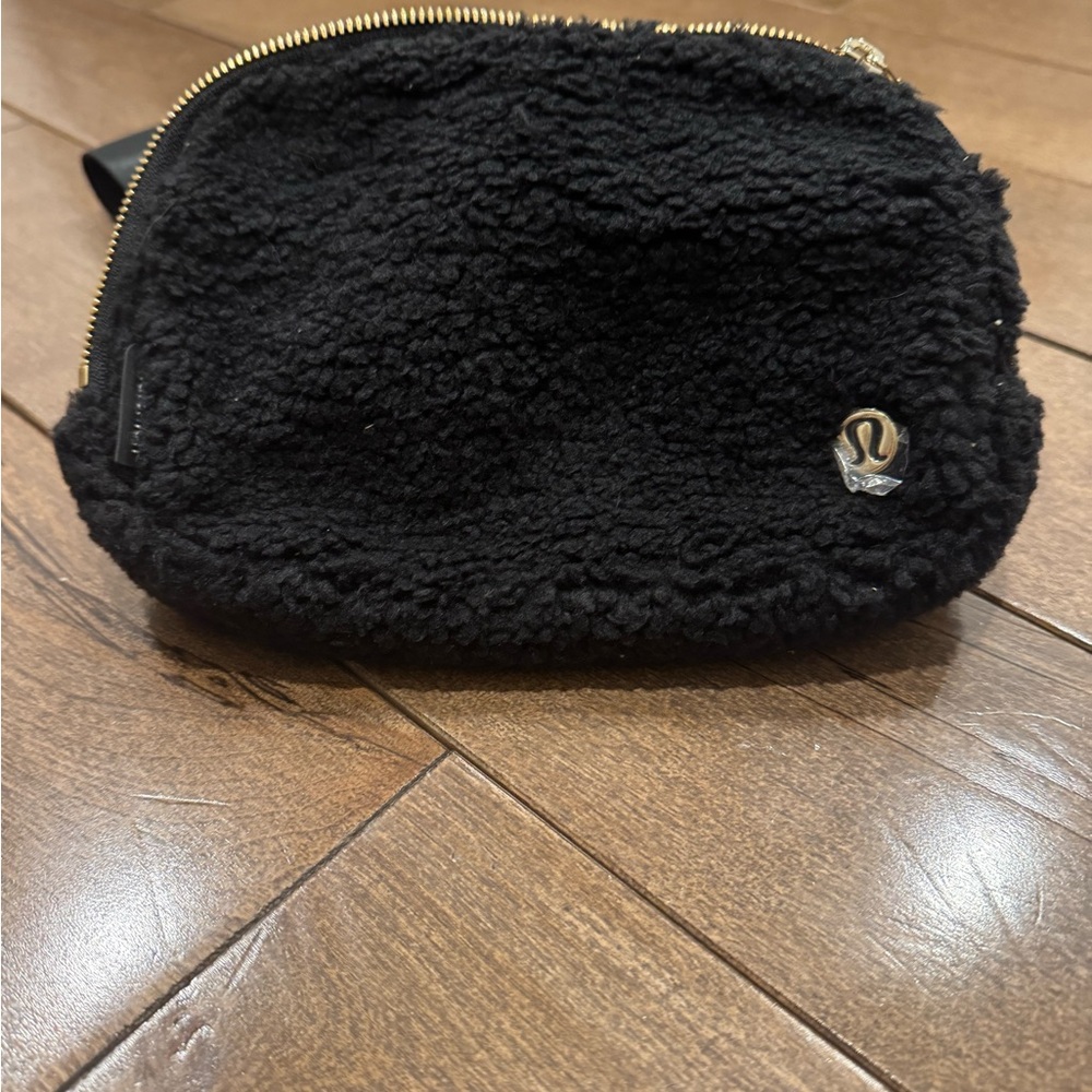 lululemon athletica Black Fleece Crossbody Bag NWT